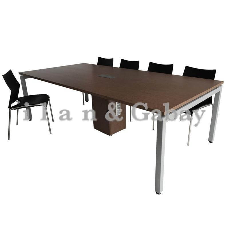 HADAS שולחן ישיבות קלאסי ומרשים