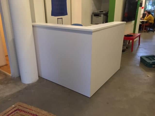 דלפק  פינתי -ריהוט משרדי במחיר זול.